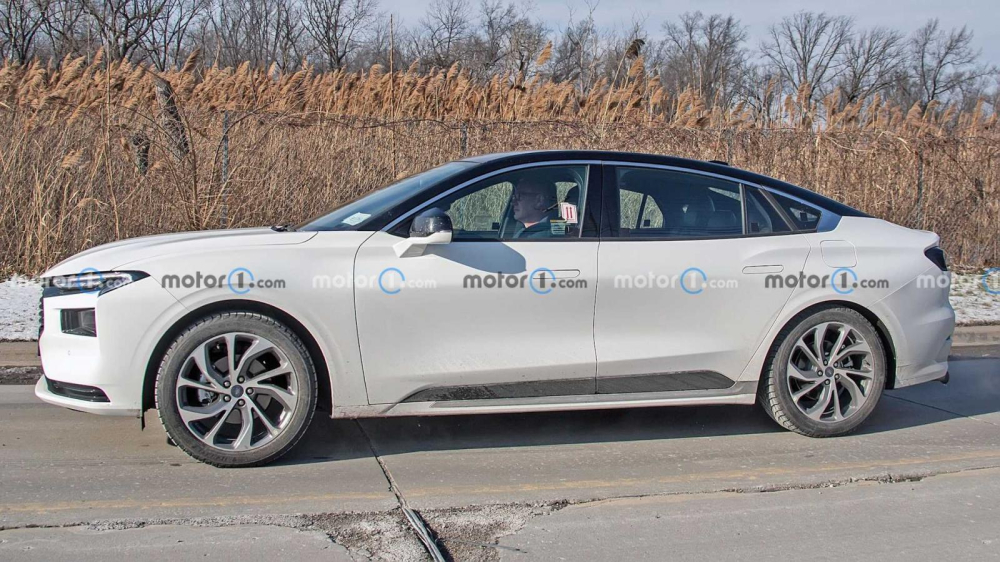 Ford Mondeo 2023 có kích thước khá lớn Ford Mondeo 2023 có kích thước khá lớn