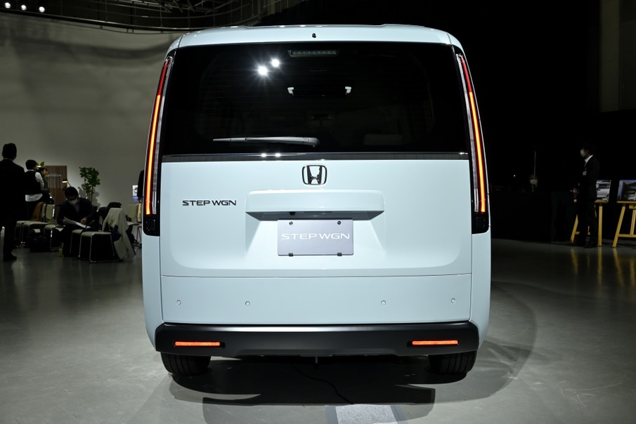 Honda Step WGN 2022 bản Air nhìn từ phía sau Honda Step WGN 2022 bản Air nhìn từ phía sau