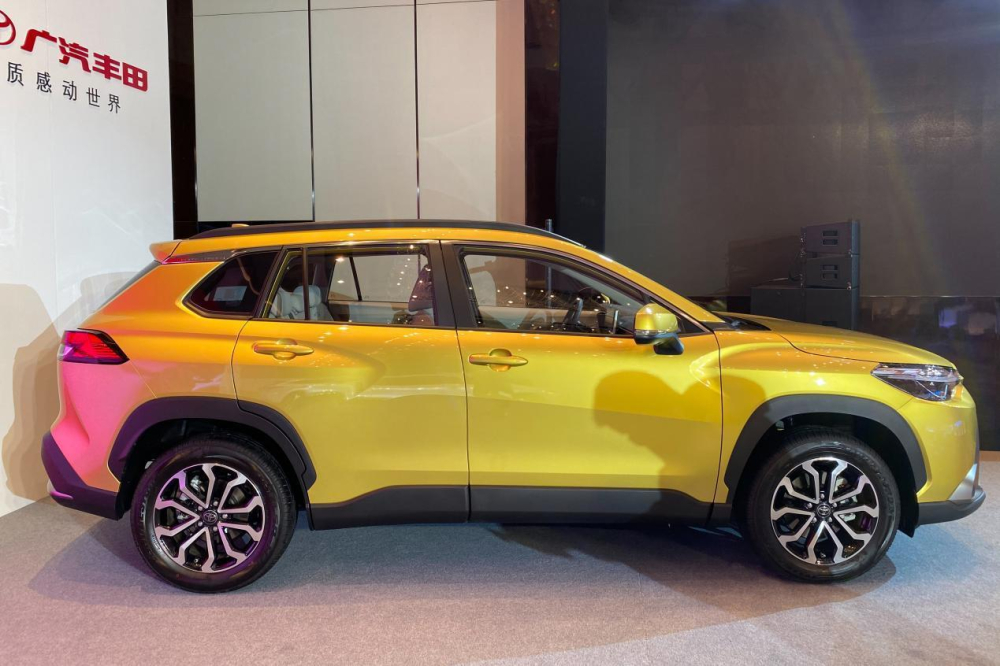 Toyota Frontlander 2022 d&ugrave;ng động cơ về cơ bản l&agrave; giống đ&agrave;n anh C-HR