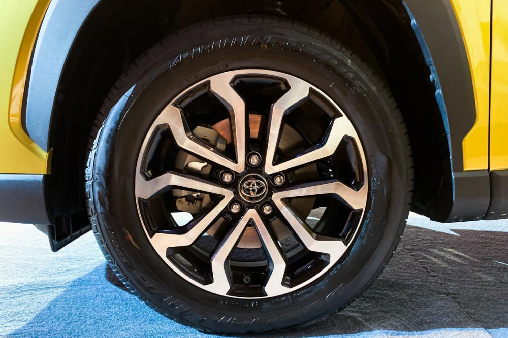 La-zăng 5 chấu k&eacute;p của Toyota Frontlander 2022