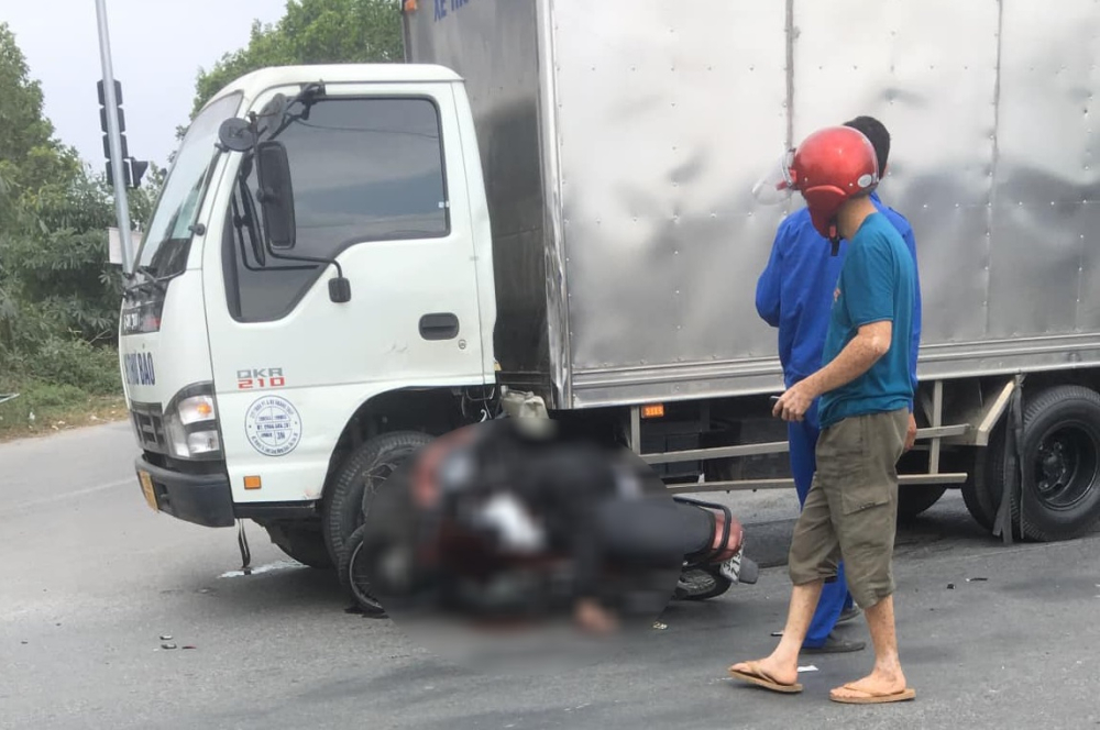 Hiện trường vụ tai nạn nghi&ecirc;m trọng tại Hải Dương