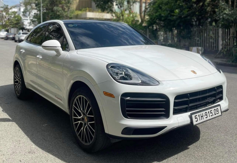 Minh Minh Nhựa sở hữu xe Porsche Cayenne Coupe được hơn 1 năm