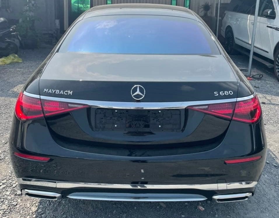 Chi tiết đu&ocirc;i xe Mercedes-Maybach S680 