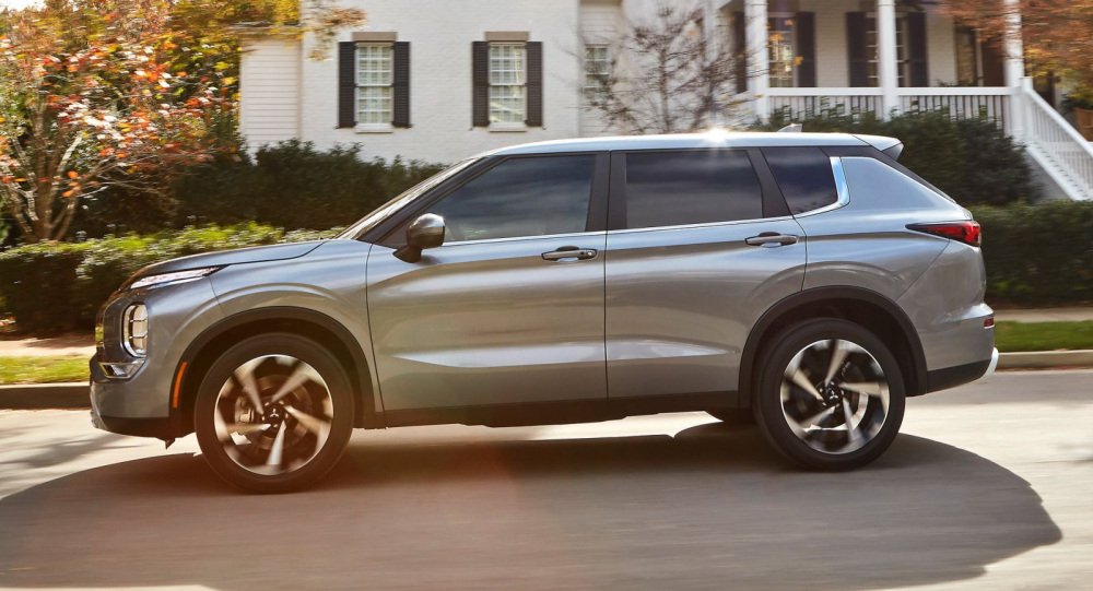 Mitsubishi Outlander 2022 c&oacute; k&iacute;ch thước lớn hơn trước