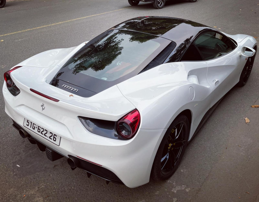 Cận cảnh diện mạo của si&ecirc;u xe Ferrari 488 GTB mới về l&agrave;m d&acirc;u ở Bạc Li&ecirc;u
