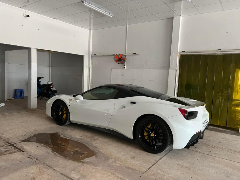 Chủ nh&acirc;n của si&ecirc;u xe Ferrari 488 GTB n&agrave;y từng trải nghiệm McLaren 570S, Lamborghini Huracan LP610-4 độ khủng hay Audi R8 V10 Plus