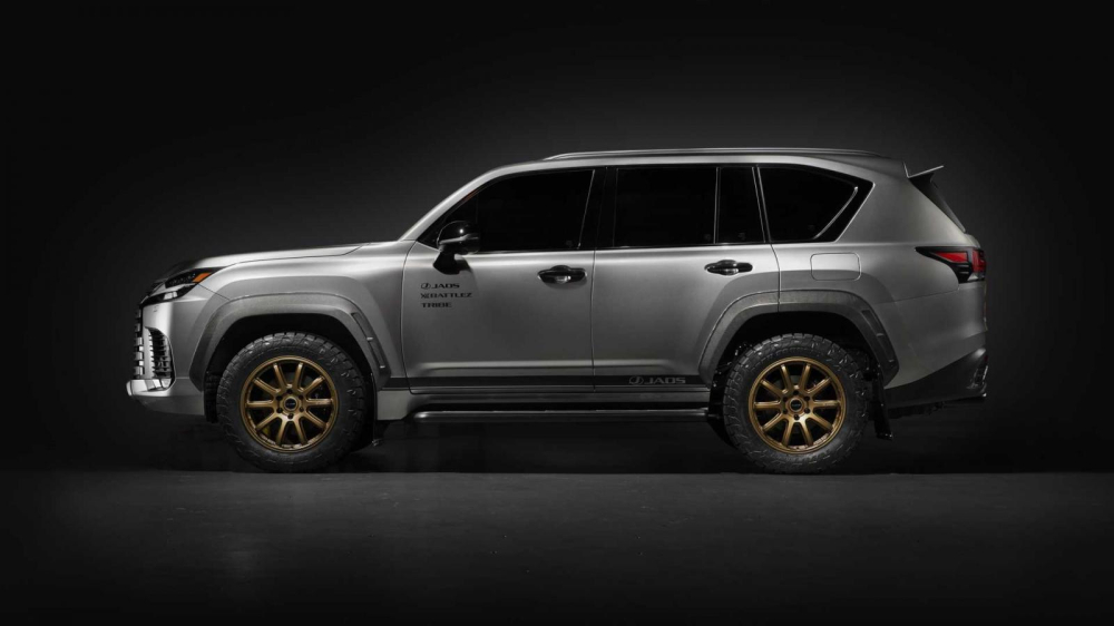 Lexus LX Offroad 2022 của hãng độ Jaos dùng vành 20 inch màu vàng nổi bật