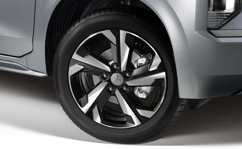 Vành la-zăng 17 inch phối 2 màu của Mitsubishi Xpander 2022