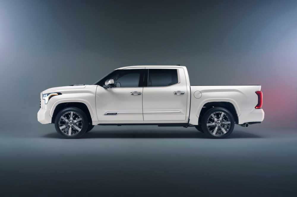 Toyota Tundra Capstone 2022 c&oacute; bệ bước ch&acirc;n chỉnh điện