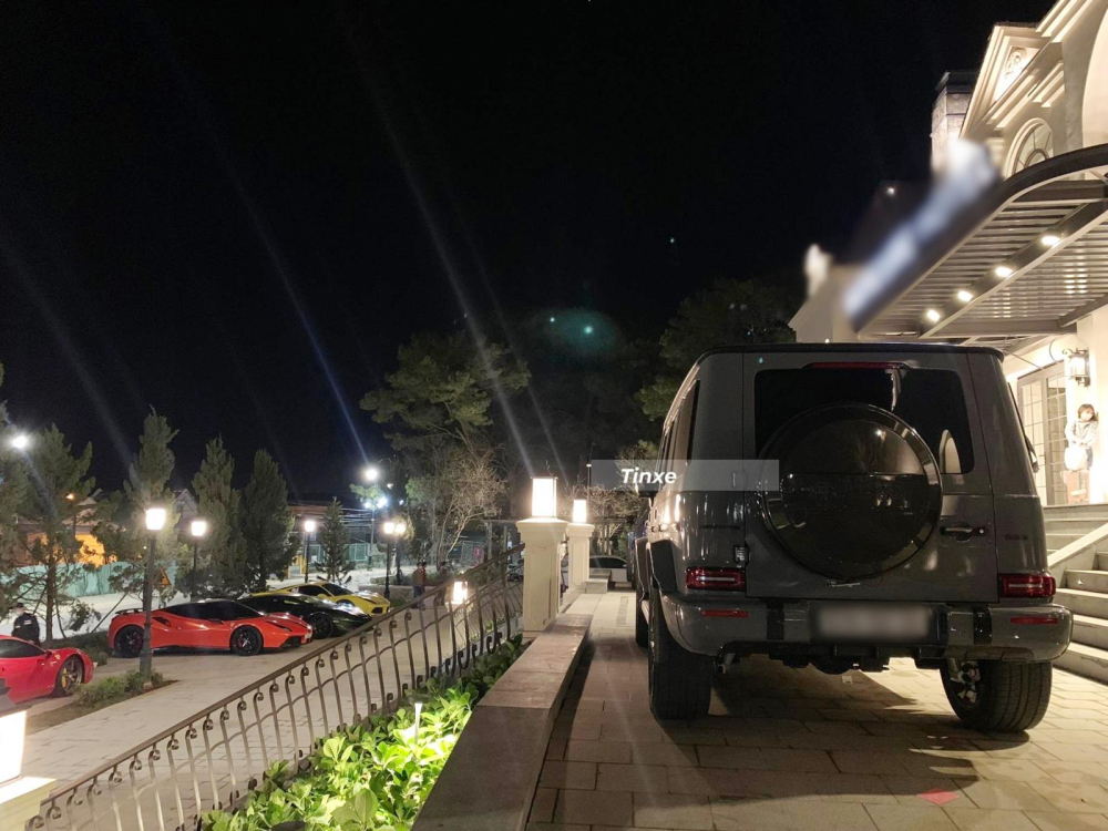  Trong đo&agrave;n xe n&agrave;y c&oacute; đến 3 nh&oacute;m chơi xe c&ugrave;ng nhau g&oacute;p mặt v&agrave; thu h&uacute;t rất nhiều si&ecirc;u xe giới hạn hoặc h&agrave;ng hiếm tại dải đất h&igrave;nh chữ S.
