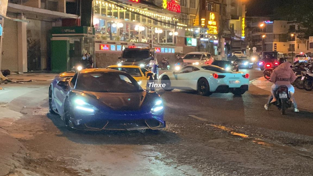 McLaren 765LT cùng Lamborghini Aventador SVJ đi cạnh nhau McLaren 765LT cùng Lamborghini Aventador SVJ đi cạnh nhau
