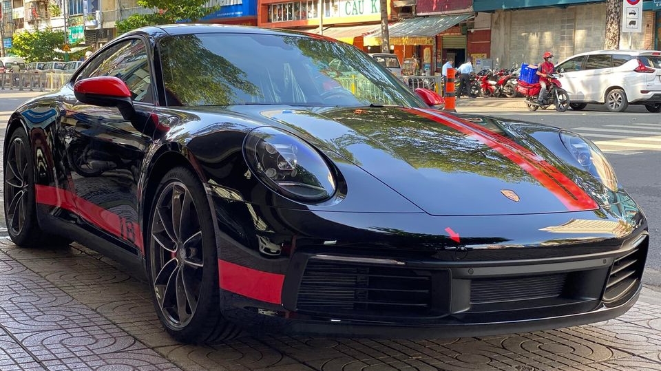 Chiếc xe Porsche 911 Carrera 4S có giá lăn bánh trên 8,5 tỷ đồng