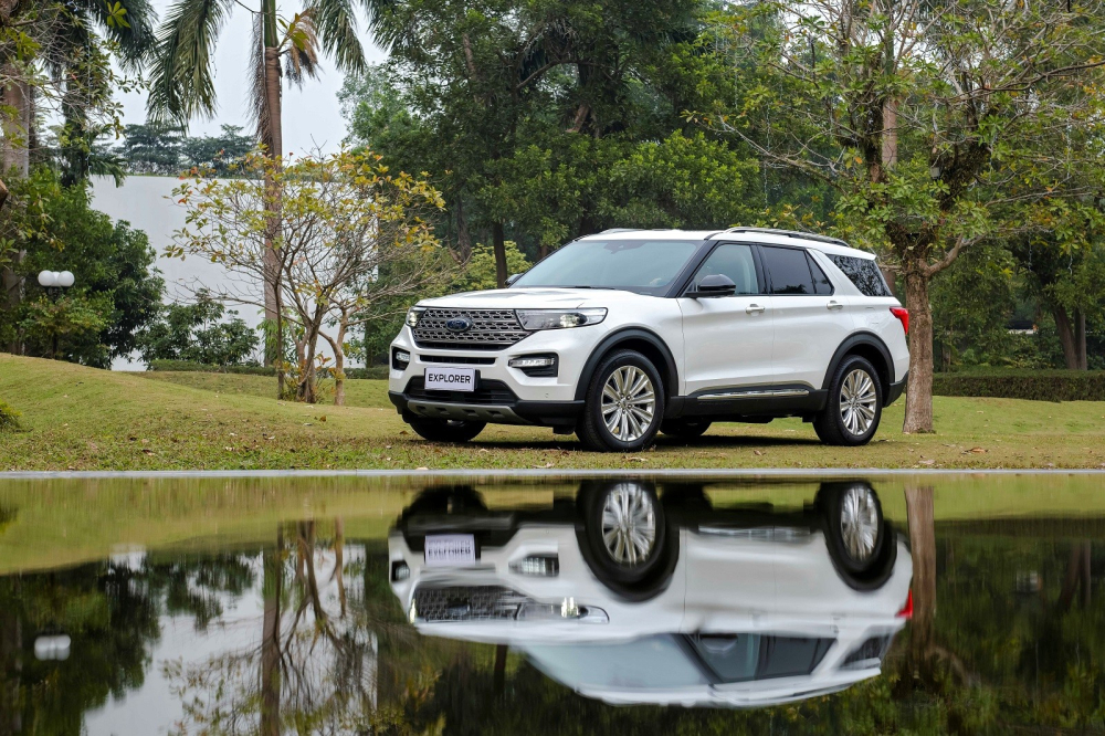 Ford Explorer 2022 vừa ra mắt v&agrave;o ng&agrave;y 11/1 vừa qua, xe vẫn tiếp tục được nhập khẩu nguy&ecirc;n chiếc từ Mỹ với 1 phi&ecirc;n bản duy nhất.