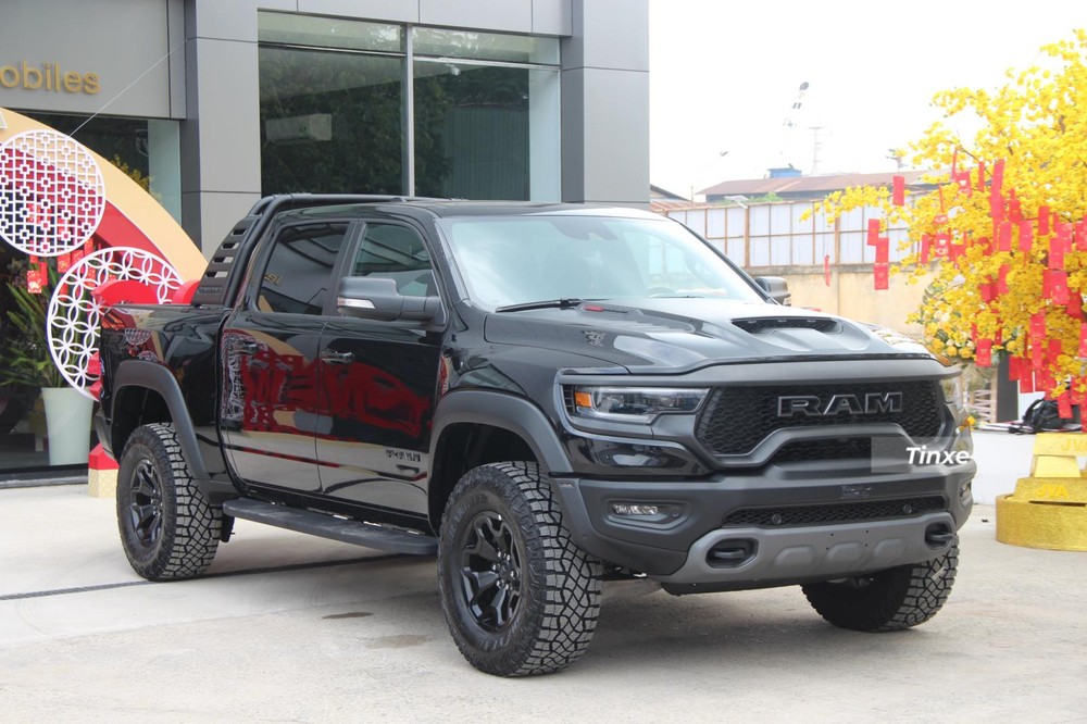 RAM TRX là phiên bản mạnh nhất, cao cấp nhất của RAM 1500. RAM TRX là phiên bản mạnh nhất, cao cấp nhất của RAM 1500.