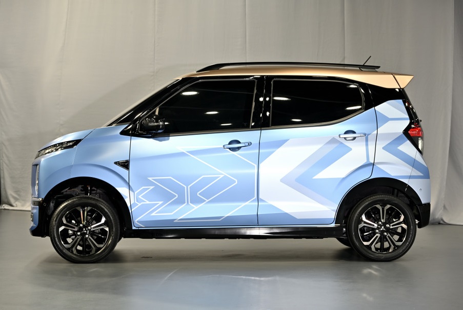 Mitsubishi K-EV Concept X Style được sơn màu xanh nhám Mitsubishi K-EV Concept X Style được sơn màu xanh nhám