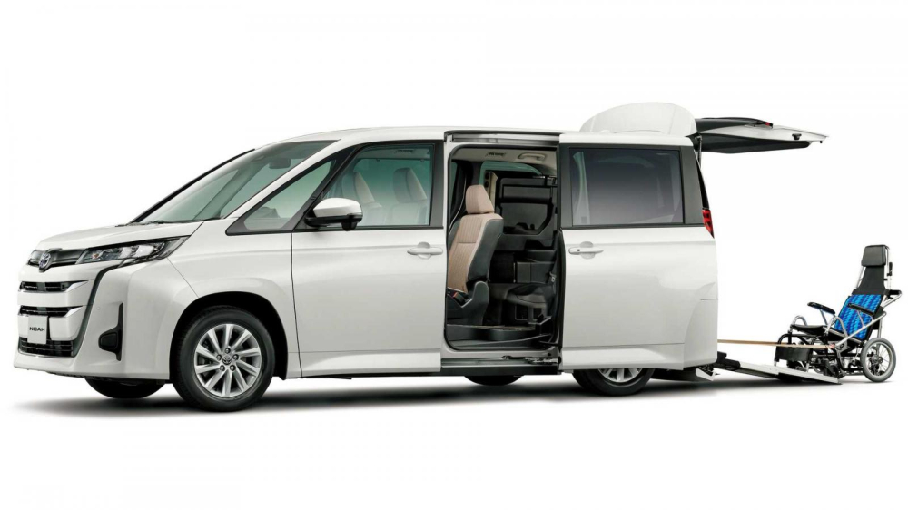Toyota Noah và Voxy 2022 có cầu lên cho xe lăn Toyota Noah và Voxy 2022 có cầu lên cho xe lăn