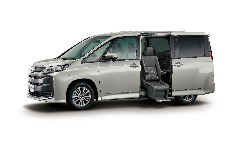 Toyota Noah và Voxy 2022 có ghế xoay ra cửa cho người già và người khuyết tật Toyota Noah và Voxy 2022 có ghế xoay ra cửa cho người già và người khuyết tật