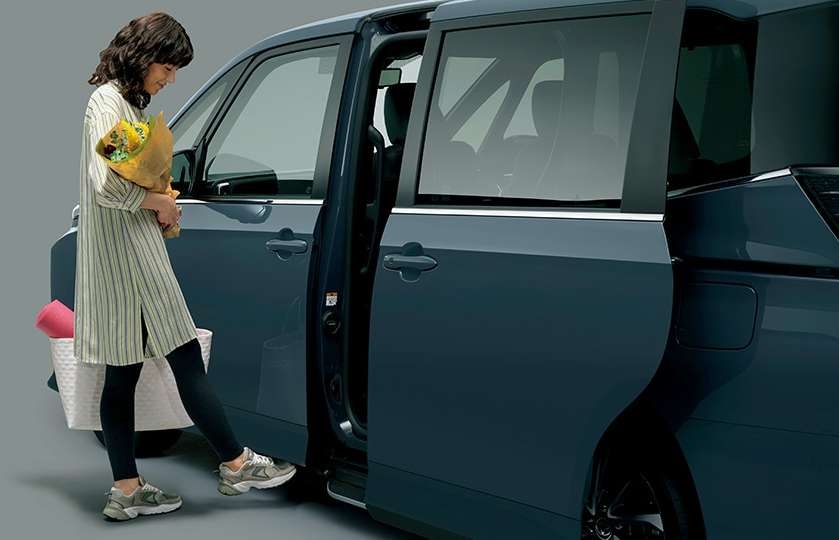 Toyota Noah và Voxy 2022 có cả cảm biến đá chân ở cửa trượt bên sườn Toyota Noah và Voxy 2022 có cả cảm biến đá chân ở cửa trượt bên sườn