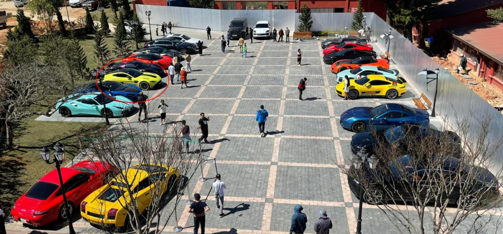 Để Koenigsegg Regera và McLaren Senna ở nhà, Hoàng Kim Khánh vác Aston Martin V8 Vantage lên Đà Lạt Để Koenigsegg Regera và McLaren Senna ở nhà, Hoàng Kim Khánh vác Aston Martin V8 Vantage lên Đà Lạt quẩy cùng anh em