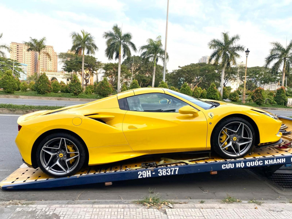 Mới về nước, siêu xe mui trần Ferrari F8 Spider đã nhanh chóng được vận chuyển ra Hà Nội ăn Tết Mới về nước, siêu xe mui trần Ferrari F8 Spider đã nhanh chóng được vận chuyển ra Hà Nội ăn Tết