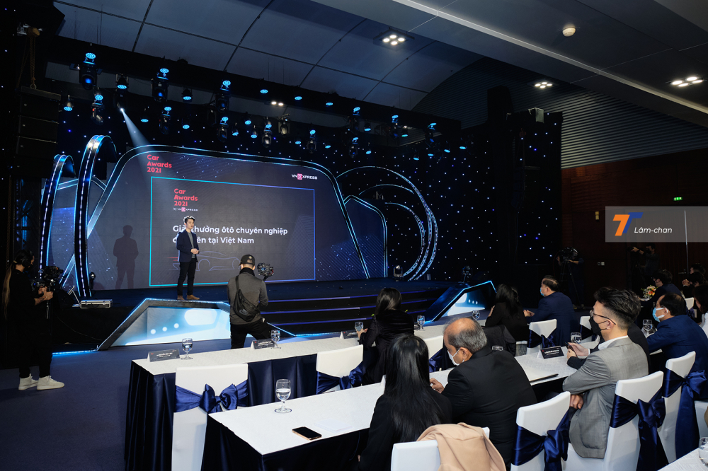 Car Awards 2021 là chương trình chuyên nghiệp đầu tiên ở Việt Nam về bình chọn nhằm vinh danh những mẫu ô tô tiêu biểu trong năm. Car Awards 2021 là chương trình chuyên nghiệp đầu tiên ở Việt Nam về bình chọn nhằm vinh danh những mẫu ô tô tiêu biểu trong năm.