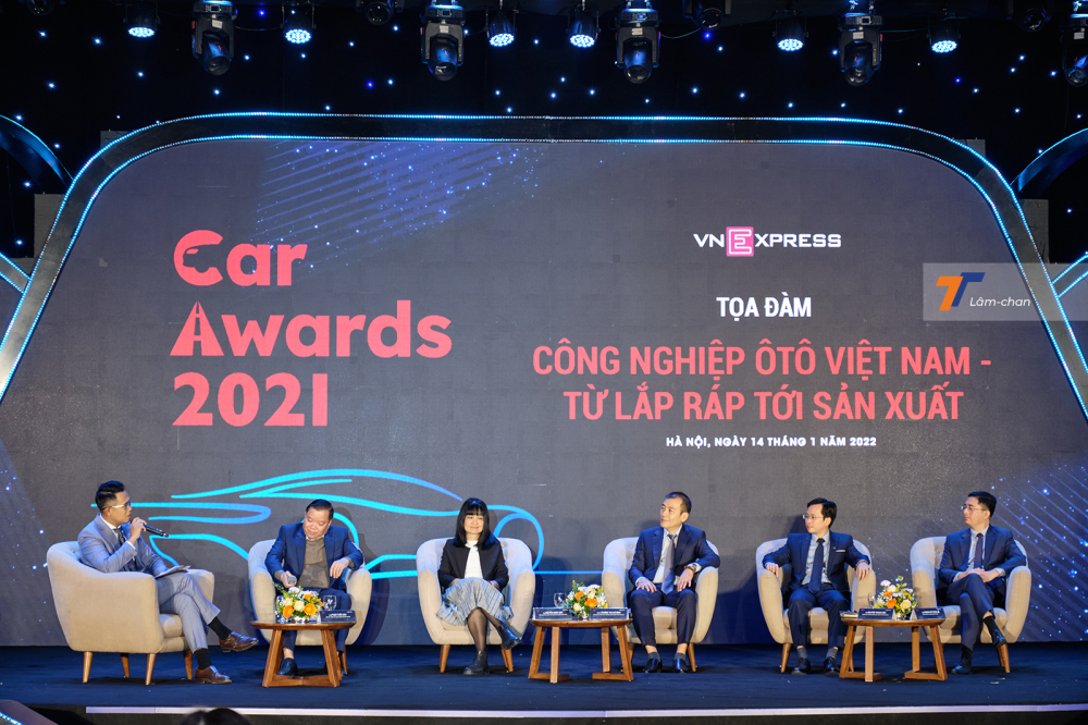 Phiên thảo luận “Công nghiệp ô tô Việt Nam - từ lắp ráp tới sản xuất”. Phiên thảo luận “Công nghiệp ô tô Việt Nam - từ lắp ráp tới sản xuất”.