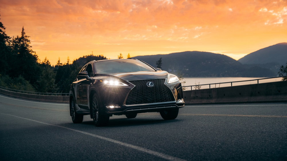 Lexus RX 300 F SPORT 2022 được trang bị mâm hợp kim 20 inch. Lexus RX 300 F SPORT 2022 được trang bị mâm hợp kim 20 inch.