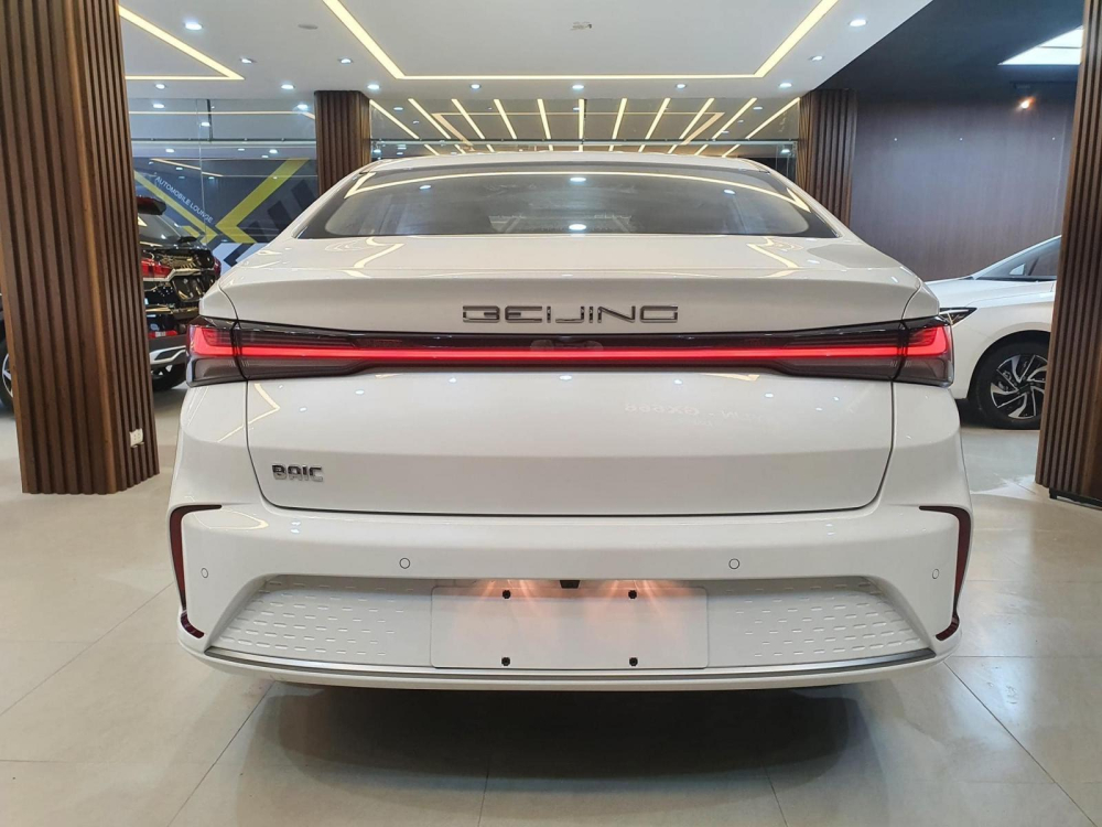 Beijing U5 Plus được trang bị đèn hậu nối liền với nhau Beijing U5 Plus được trang bị đèn hậu nối liền với nhau
