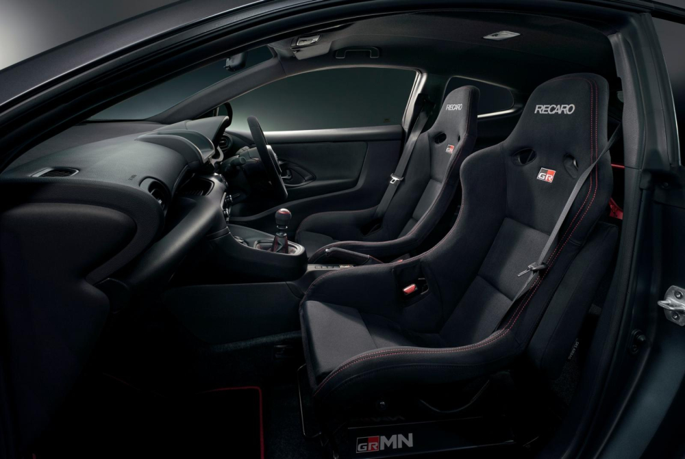 Ghế thể thao Recaro ôm người của Toyota GRMN Yaris 2022 Ghế thể thao Recaro ôm người của Toyota GRMN Yaris 2022