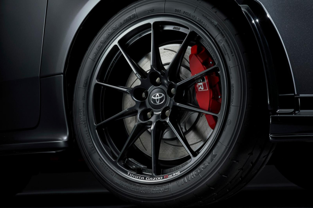 Bộ vành 18 inch của Toyota GRMN Yaris 2022 đi kèm gói Circuit Package Bộ vành 18 inch của Toyota GRMN Yaris 2022 đi kèm gói Circuit Package