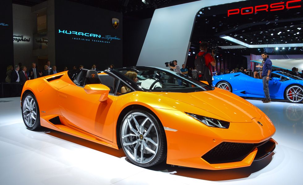 Một chiếc siêu xe Lamborghini Huracan LP610-4 mui trần Một chiếc siêu xe Lamborghini Huracan LP610-4 mui trần
