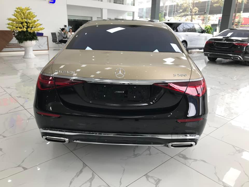 Mercedes-Maybach S580 và phía xa là Mercedes-Maybach S680 Mercedes-Maybach S580 và phía xa là Mercedes-Maybach S680