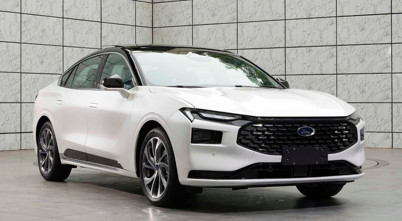 Ford Mondeo 2022 có thiết kế đầu xe khá giống Evos mới Ford Mondeo 2022 có thiết kế đầu xe khá giống Evos mới