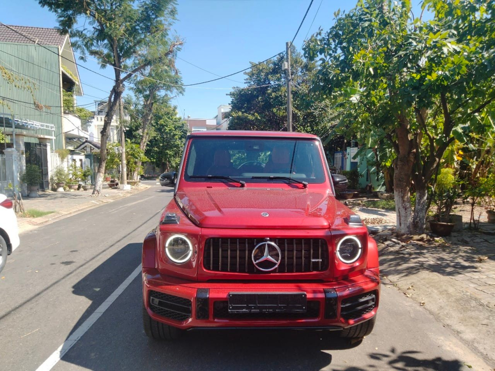 Ngoại hình xe Mercedes-AMG G63 sơn màu đỏ Ngoại hình xe Mercedes-AMG G63 sơn màu đỏ
