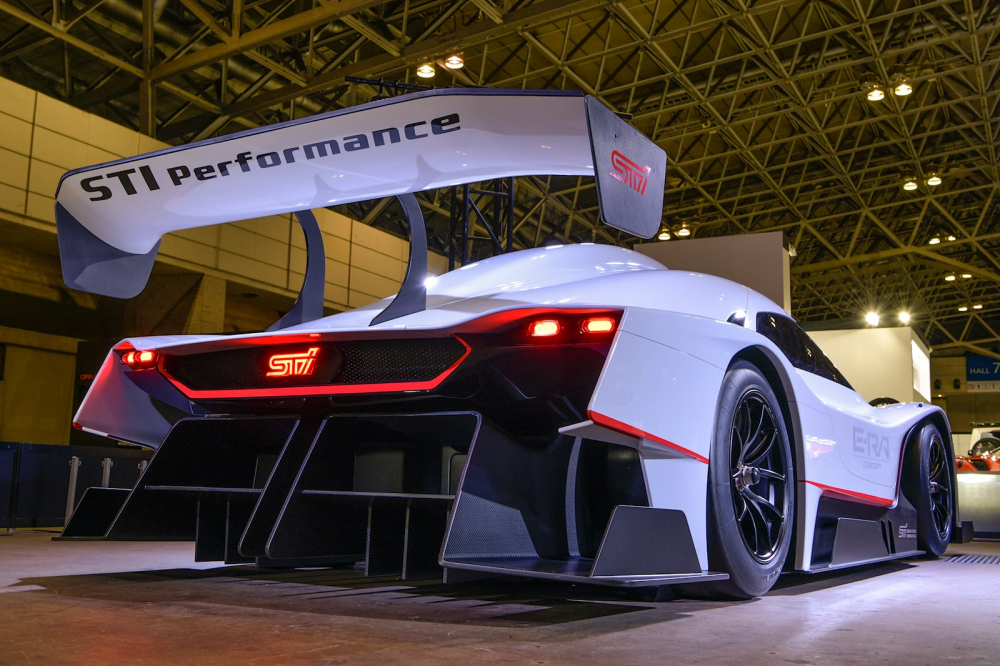 Phía sau của Subaru STI E-RA Concept