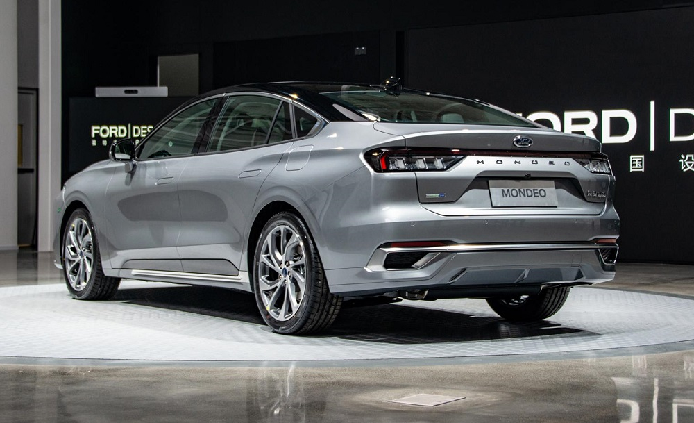 Ford Mondeo 2022 sẽ cạnh tranh Toyota Camry v&agrave; Honda Accord