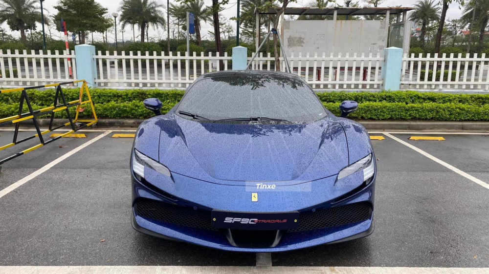 Si&ecirc;u xe Ferrari SF90 Stradale bất ngờ xuất hiện ở H&agrave; Nội