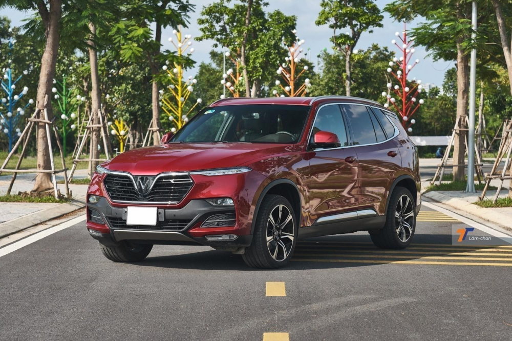 Nếu c&oacute; nhu cầu đổi sang xe điện, kh&aacute;ch h&agrave;ng đang sử dụng xe xăng của VinFast sẽ được h&atilde;ng xe Việt hỗ trợ th&ecirc;m 30 triệu đồng &ndash; được tr&iacute;ch từ quỹ &ldquo;V&igrave; tương lai xanh&rdquo; của Vingroup.