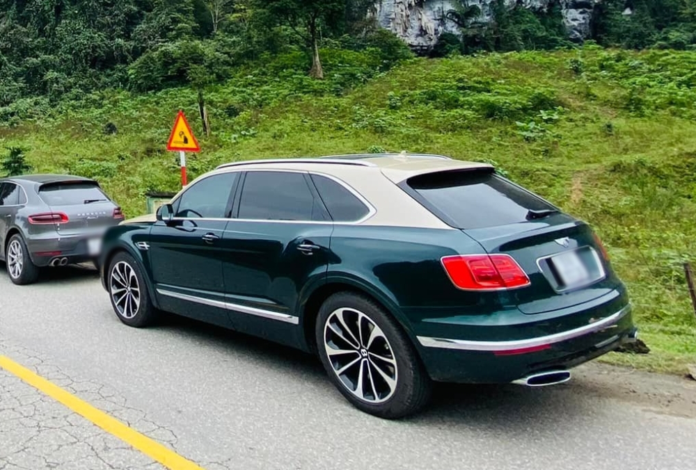 Bentley Bentayga sở hữu 2 màu sơn độc đáo