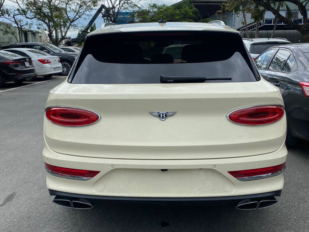 Thiết kế đuôi xe Bentley Bentayga V8 Thiết kế đuôi xe Bentley Bentayga V8