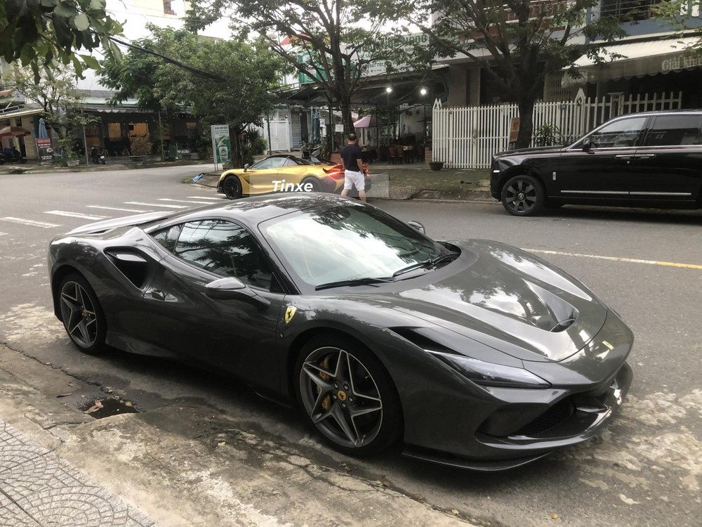 Chiếc xe Ferrari F Tributo n&agrave;y c&oacute; m&agrave;u sơn Grigio Ferro