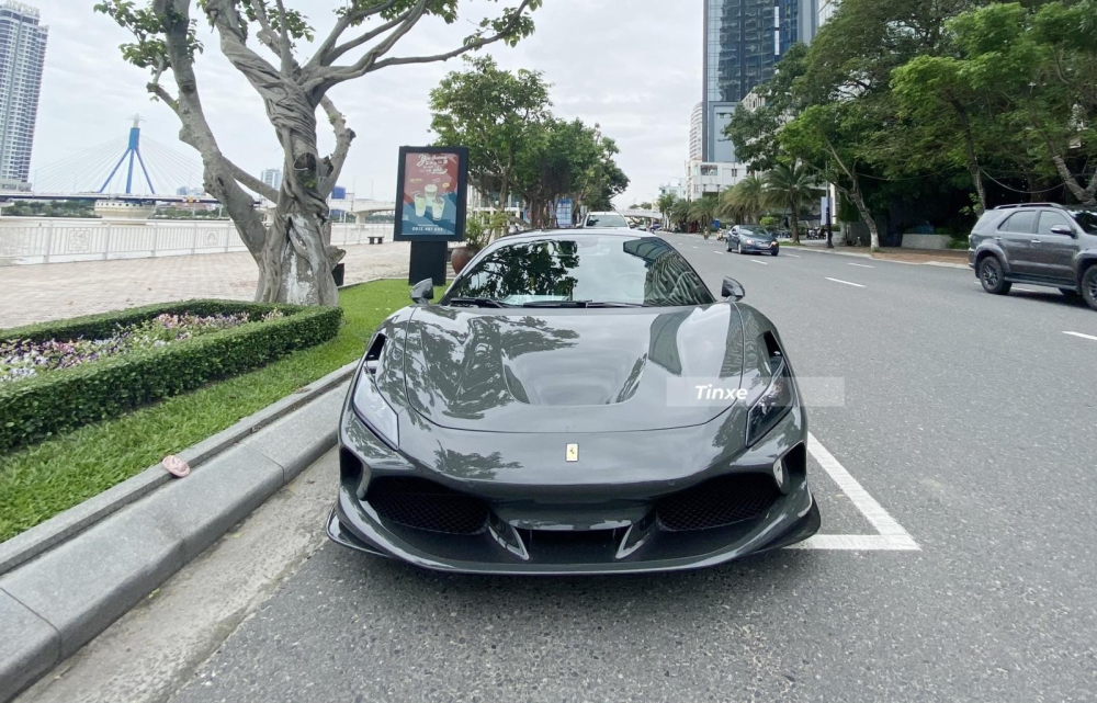 Ferrari F8 Tributo l&uacute;c lăn b&aacute;nh tại Đ&agrave; Nẵng