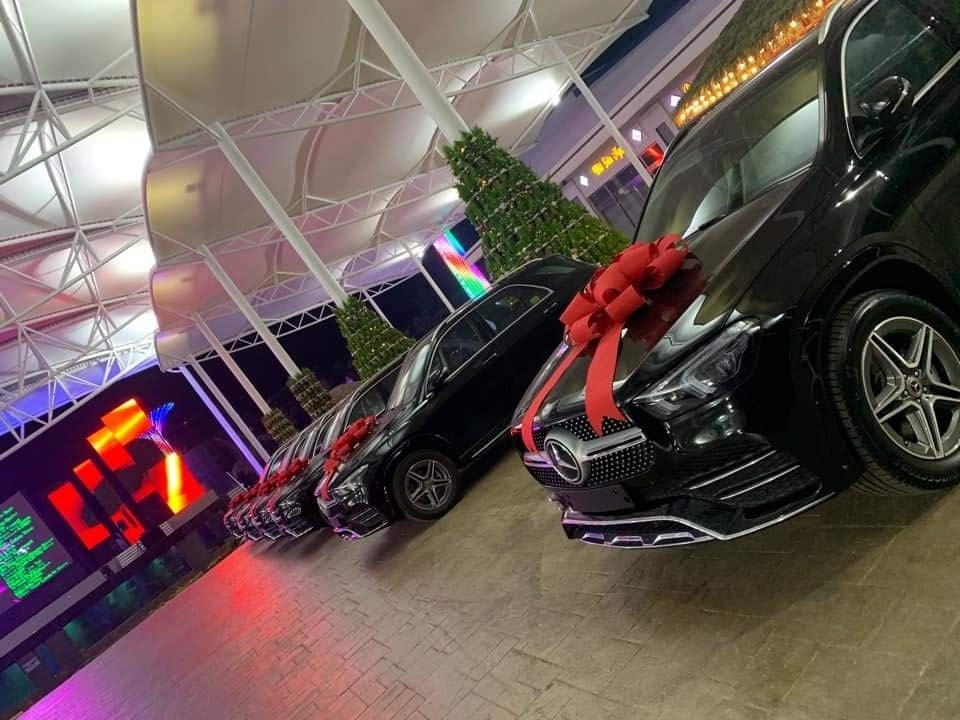 Một d&agrave;n xe SUV của Mercedes-Benz