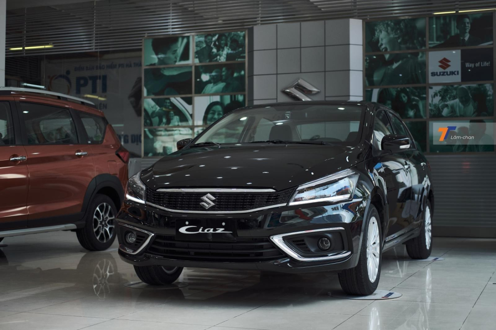 Gi&aacute; b&aacute;n của Suzuki Ciaz l&agrave; 529 triệu đồng cho 1 phi&ecirc;n bản duy nhất.