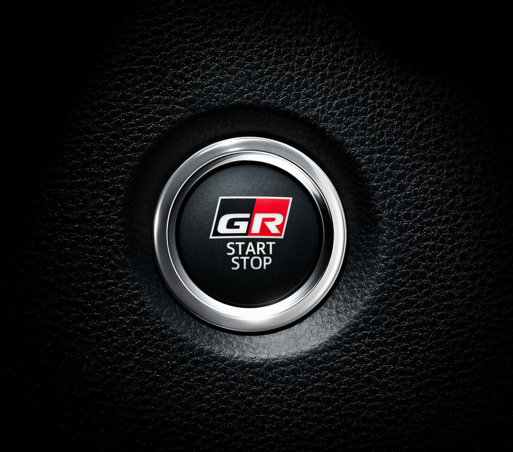 Nút bấm khởi động máy với logo GR của Toyota Corolla Altis GR Sport 2022 Nút bấm khởi động máy với logo GR của Toyota Corolla Altis GR Sport 2022