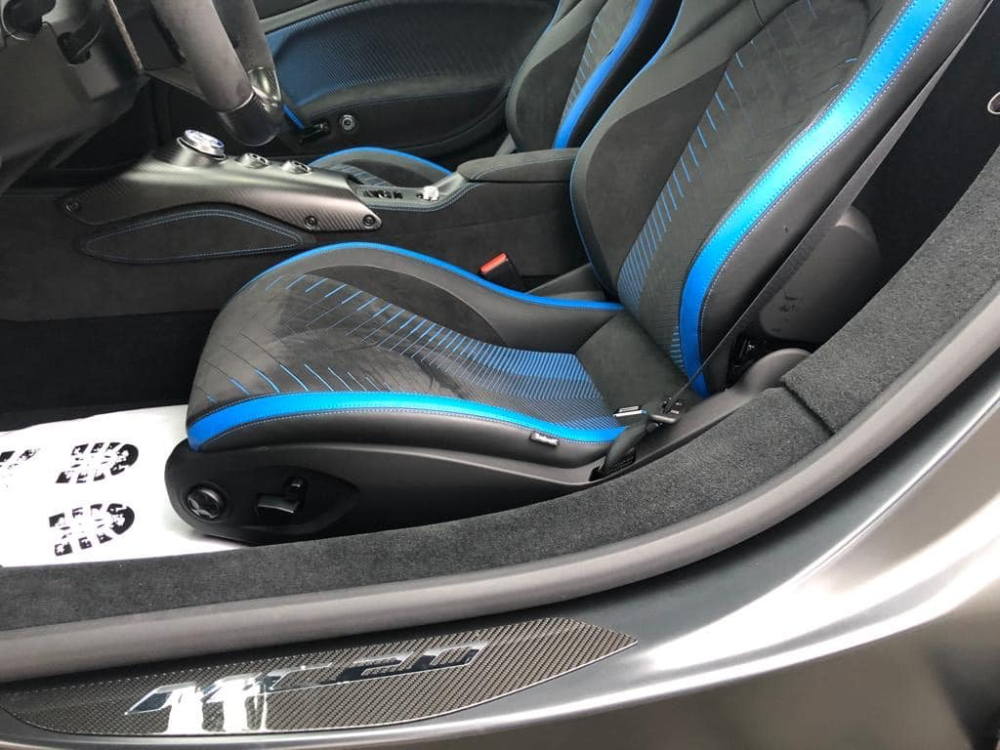 Bậc cửa xe có ốp carbon Bậc cửa xe có ốp carbon