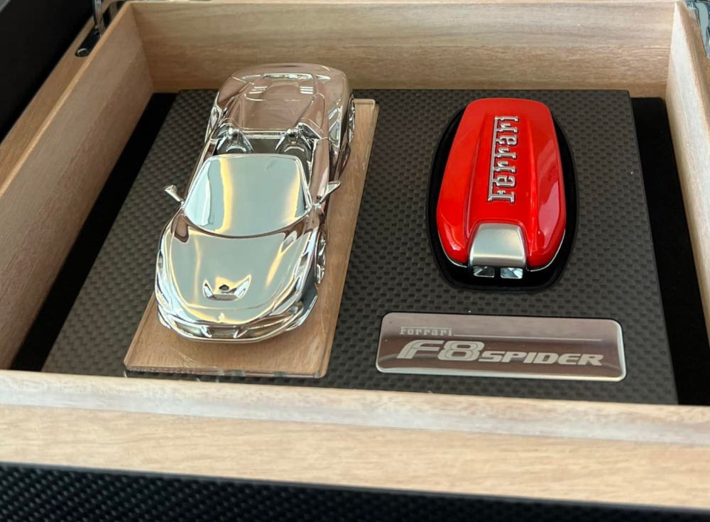 Mô hình của siêu xe Ferrari F8 Spider Mô hình của siêu xe Ferrari F8 Spider