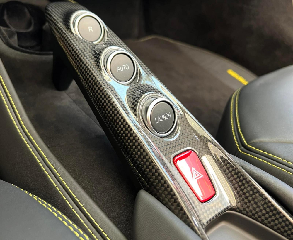 Giá xe Ferrari F8 Spider hơn 25 tỷ đồng nếu đi biển trắng Giá xe Ferrari F8 Spider hơn 25 tỷ đồng nếu đi biển trắng