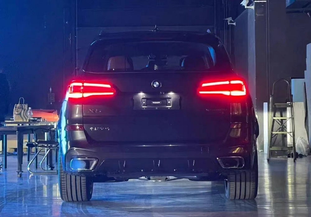 BMW X5Li 2022 có 2 tùy chọn động cơ