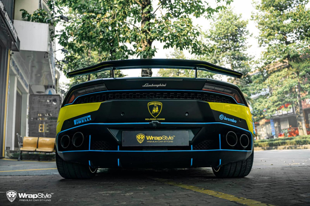 Bộ áo lấy ý tưởng từ xe đua Lamborghini Essenza SCV12 Bộ áo lấy ý tưởng từ xe đua Lamborghini Essenza SCV12